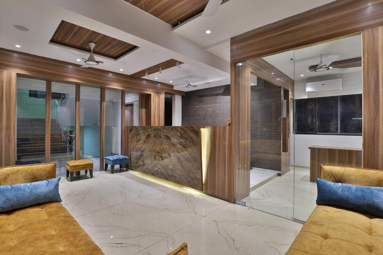 Hotel Privya Rooms And Banquet Surat Exterior foto