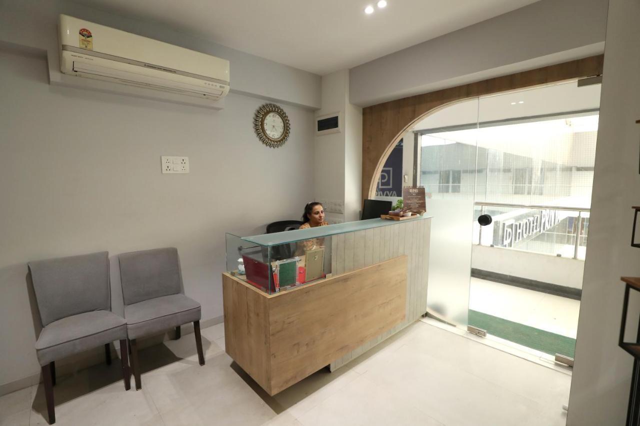 Hotel Privya Rooms And Banquet Surat Exterior foto