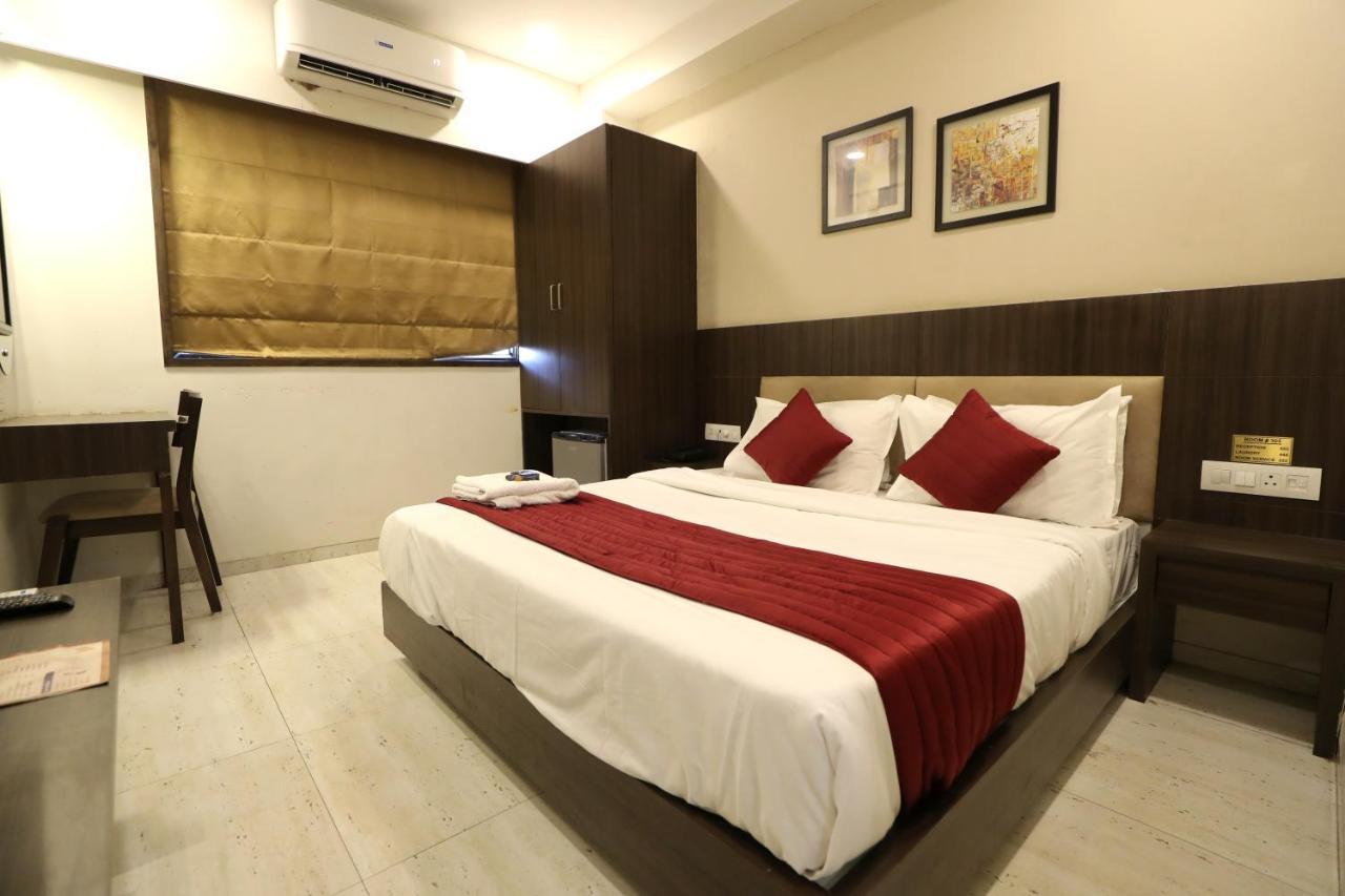 Hotel Privya Rooms And Banquet Surat Exterior foto