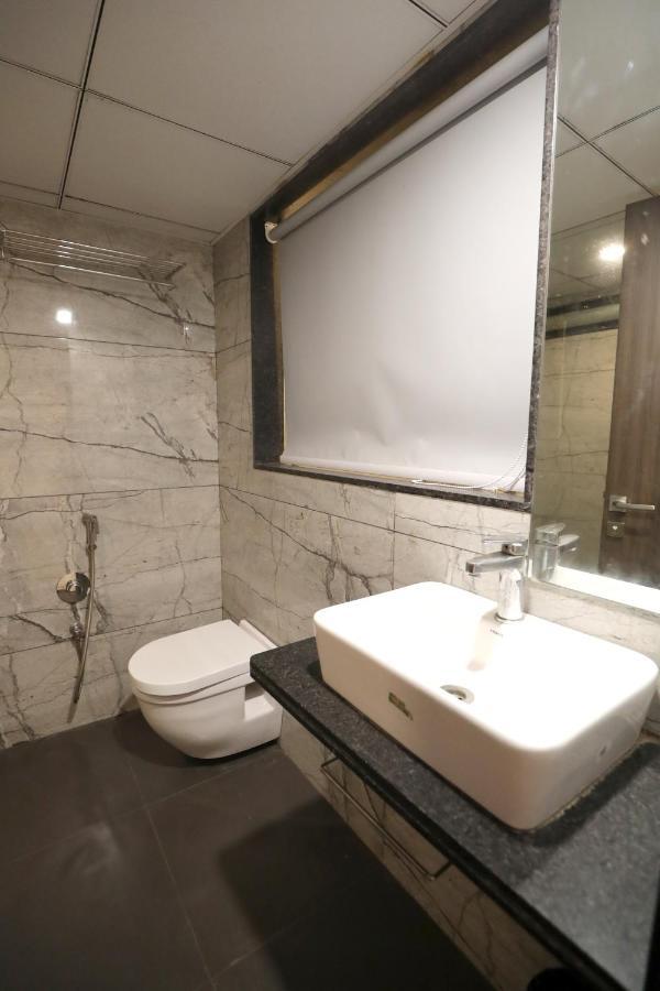 Hotel Privya Rooms And Banquet Surat Exterior foto