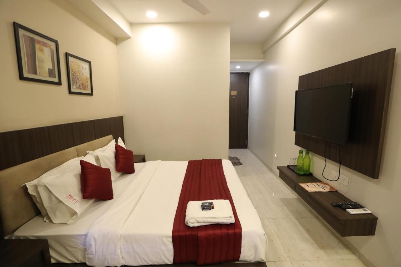 Hotel Privya Rooms And Banquet Surat Exterior foto